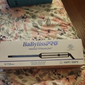 BaBylissPRO Nano Titanium Slim Curling Wand - Silver and Black